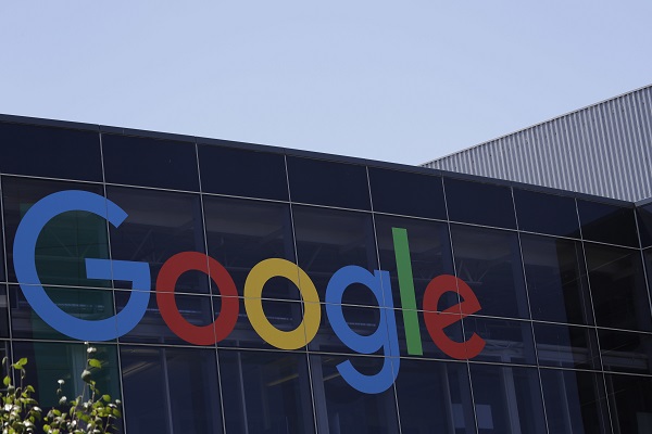 2016년 7월19일 미국 캘리포니아주 마운틴뷰에 있는 구글 본사 외벽에 구글 로고가 붙어 있다. [마운틴뷰(미 캘리포니아주)=AP/뉴시스 자료자신]