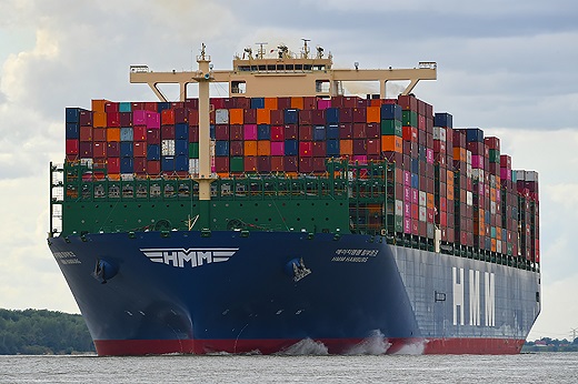 세계 최대 컨테이너선 2만4,000TEU급 ‘HMM Hamburg(함부르크)’호가 만선(滿船)으로 출항, 지금까지 누적 운송량 총 301만1,054TEU를 기록했다. (사진=HMM)