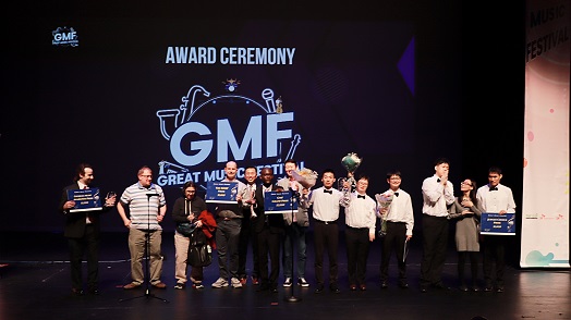 지난 15일(현지시간) 미국 조지아주 애틀란타 로렌스빌 아트센터에서 열린 ‘GMF in USA’에서 수상 팀 및 행사 관계자들이 기념사진을 촬영하고 있다. (사진=SK이노베이션)