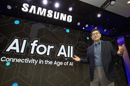 삼성전자 한종희 대표이사 부회장이 '모두를 위한 AI: 일상 속 똑똑한 초연결 경험('AI for All: Connectivity in the Age of AI)'를 주제로 열린 삼성 프레스 컨퍼런스에서 연설을 하고 있다. (사진=삼성전자)