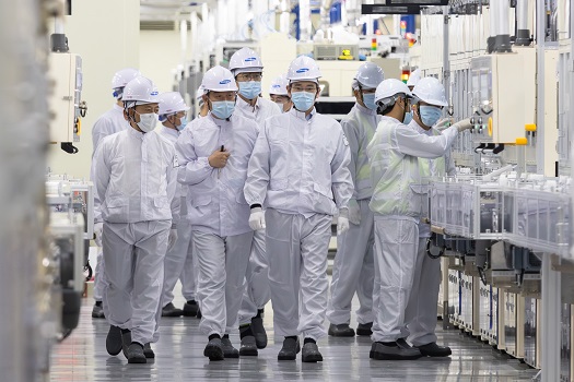 9일 이재용 삼성전자 회장이 말레이시아 스름반 SDI 생산법인 2공장을 점검했다.