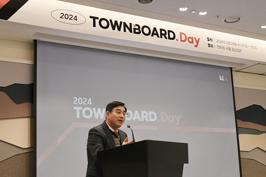 KTis 디지털광고사업본부장 김한성 상무가 행사 개최 연설을 하고 있다. (사진=KTis)