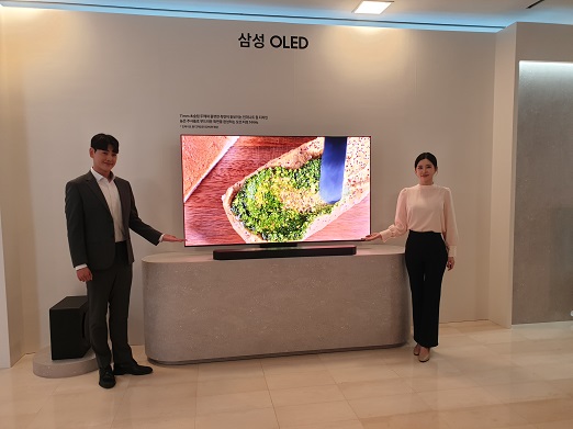 신제품 론칭 기념행사 'Unbox & Discover 2024'에 전시된 2024년형 OLED TV.
