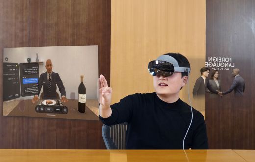 삼성인력개발원은 11월부터 AI(인공지능)와 XR(확장현실)을 결합한 차세대 교육 프로그램을 본격 도입했다. 