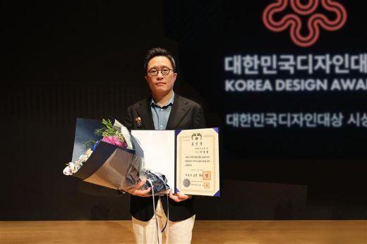 제27회 대한민국디자인대상에서 현대차 브랜드마케팅본부장 지성원 전무가 대통령 표창 수상한 모습 (사진=현대자동차)