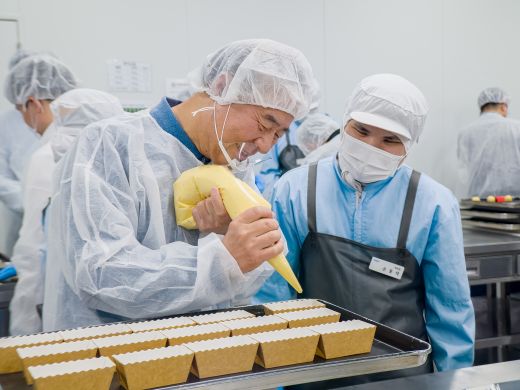 삼성은 13일 삼성전자 수원 디지털시티 디지털홀에서 나눔키오스크 10주년을 기념하는 '2025 나눔의 날' 행사를 개최했다. 삼성 임직원들은 나눔위크 기간 동안 ▲사업장 인근 지역사회를 위한 대면봉사 ▲나눔키오스크 기부 ▲헌혈 캠페인 등 다양한 방식으로 나눔을 실천했다.