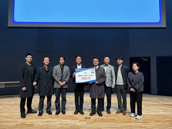 성남시 관계자들이 경기 안전전세 프로젝트 대상을 수상한 뒤  기념촬영을 하고 있다. (사진=성남시 제공)