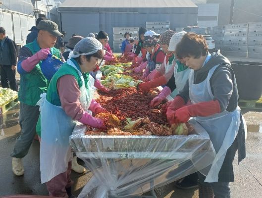 처인구 포곡읍 단체협의회는 5일부터 7일까지 지역사회 소외계층의 따뜻한 겨울나기를 위한 ‘사랑의 김장 나눔 행사’를 펼쳤다.