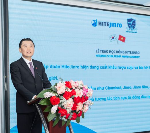 베트남 현지 대학생 장학금 수여식 개최 (사진=하이트진로)