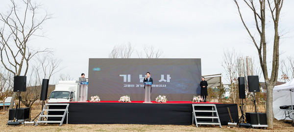 17일 안산시 상록구 본오동에서 열린 ‘경기지방정원 조성공사’ 착공식에서 고영인 경기도 경제부지사가 기념사를 하고 있다. (사진=경기도 제공)