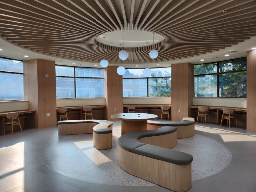 구성도서관 라운지