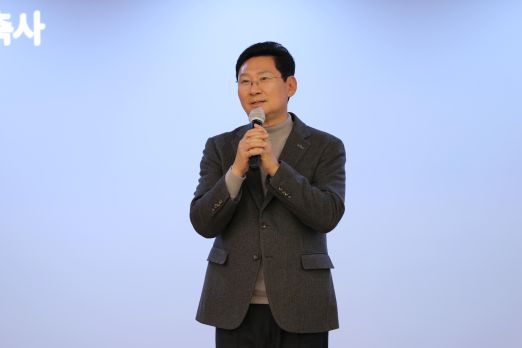 18일 용인예술과학대 비전관에서 열린 '아동학대 예방의 날' 기념행사에 참석한 이상일 시장이 축사를 하고 있다. (사진=용인특례시)