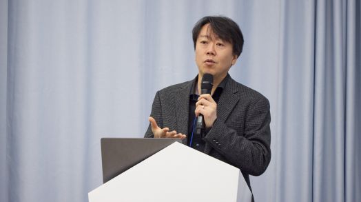 김태윤 SK텔레콤 파운데이션 모델 담당이 개발 중인 AI 모델을 주제로 발표하고 있다. (사진=SK텔레콤)