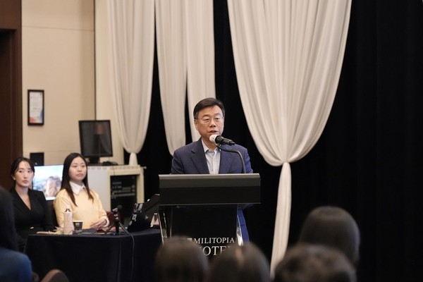 신상진 성남시장이 18일 오후 3시 수정구 밀리토피아 호텔에서 열린 ‘2025년 국제교류 글로벌 프렌즈 컨퍼런스’에 참석해 인사말을 하고 있다.(사진=성남시 제공)