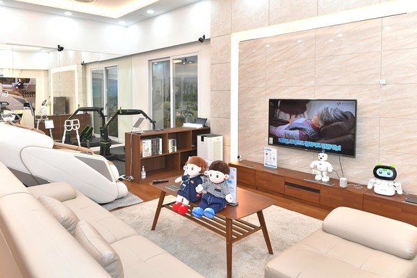 성남시니어산업혁신센터 내 전시되어 있는 성남형 시니어스마트홈 모습(사진=성남시 제공)