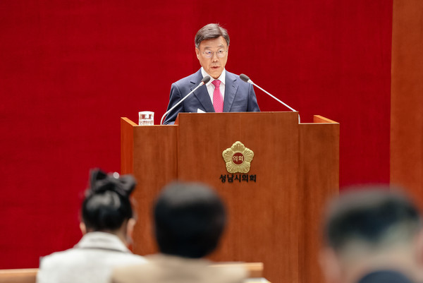 신상진 성남시장이 20일 성남시의회 제307회 제2차 정례회에서 2026년도 예산안과 시정 운영 방향을 설명하고 있다. (사진=성남시 제공)