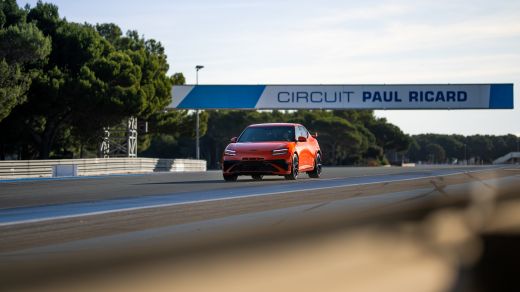 프랑스 폴 리카르 서킷을 주행 중인 제네시스 'GV60 마그마'