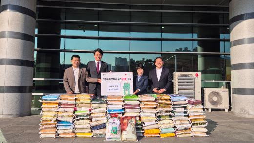 19일 아름빛교회가 기흥구청에 쌀을 기탁했다.