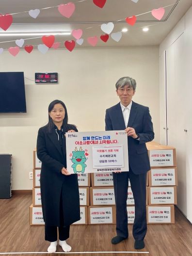 수지예본교회가 풍덕천1동에 저소득 가구를 위한 즉석식품과 생활용품을 기탁했다.