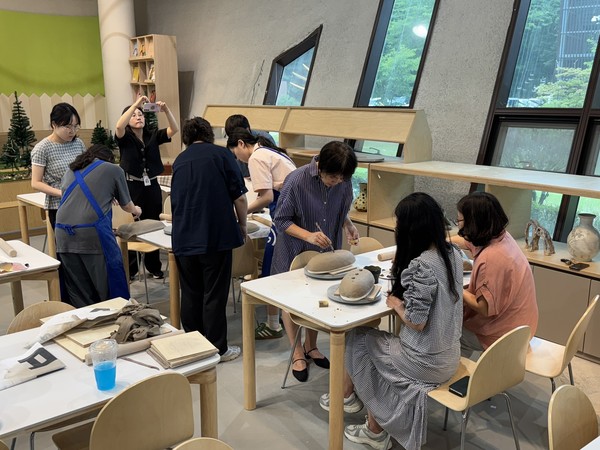 한국도자재단 ‘지역맞춤형 교원 힐링프로그램’(자료사진=경기도 제공)