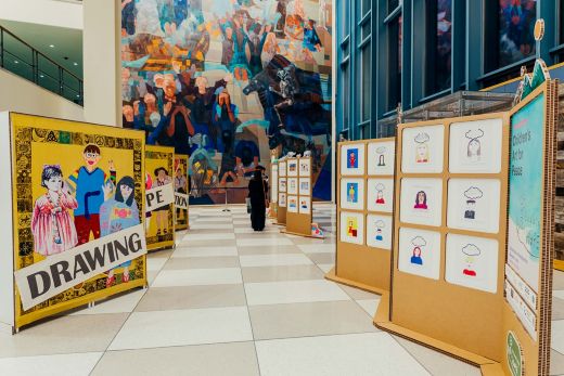 경기도가 지원한 국제 어린이 평화 그림전 ‘드로잉 호프(Drawing Hope Exhibition – Children’s Arts for Peace)’가 지난 24일 미국 뉴욕 유엔본부에서 많은 관심 속에 마무리됐다. (사진=경기도)
