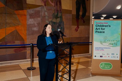 경기도가 지원한 국제 어린이 평화 그림전 ‘드로잉 호프(Drawing Hope Exhibition – Children’s Arts for Peace)’가 지난 24일 미국 뉴욕 유엔본부에서 많은 관심 속에 마무리됐다.