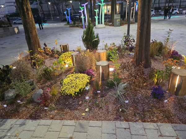 특화 정원을 새롭게 조성한 서현역 공공 공간의 모습(사진=성남시 제공)