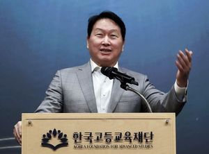 <b>최태원</b> "큰 나무가 모여 숲을 이룬다"...<b>인재</b> 생태계 키운다