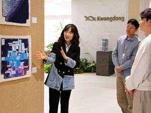 광동제약, 첫 지속가능경영보고서 발간 기념 '잊혀지지 않는 展' 개최 - 뉴스 썸네일 이미지